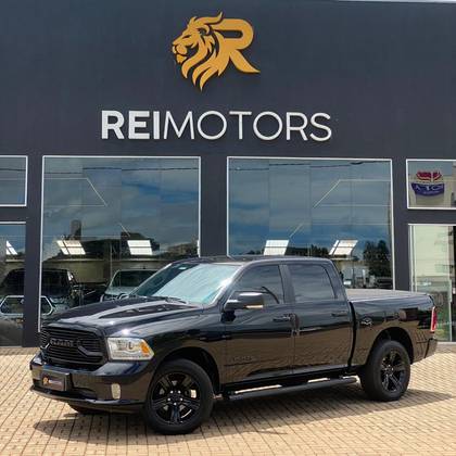 RAM CLASSIC 5.7 V8 GASOLINA LARAMIE NIGHT EDITION CD 4X4 AUTOMÁTICO